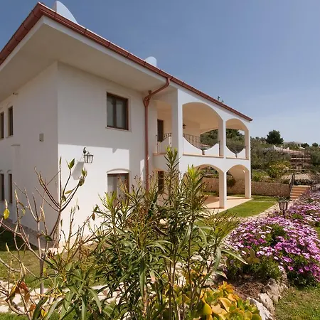Apartment L'uliveto *